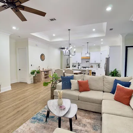 Spacious Luxury Home | 10 Mins to New Orleans